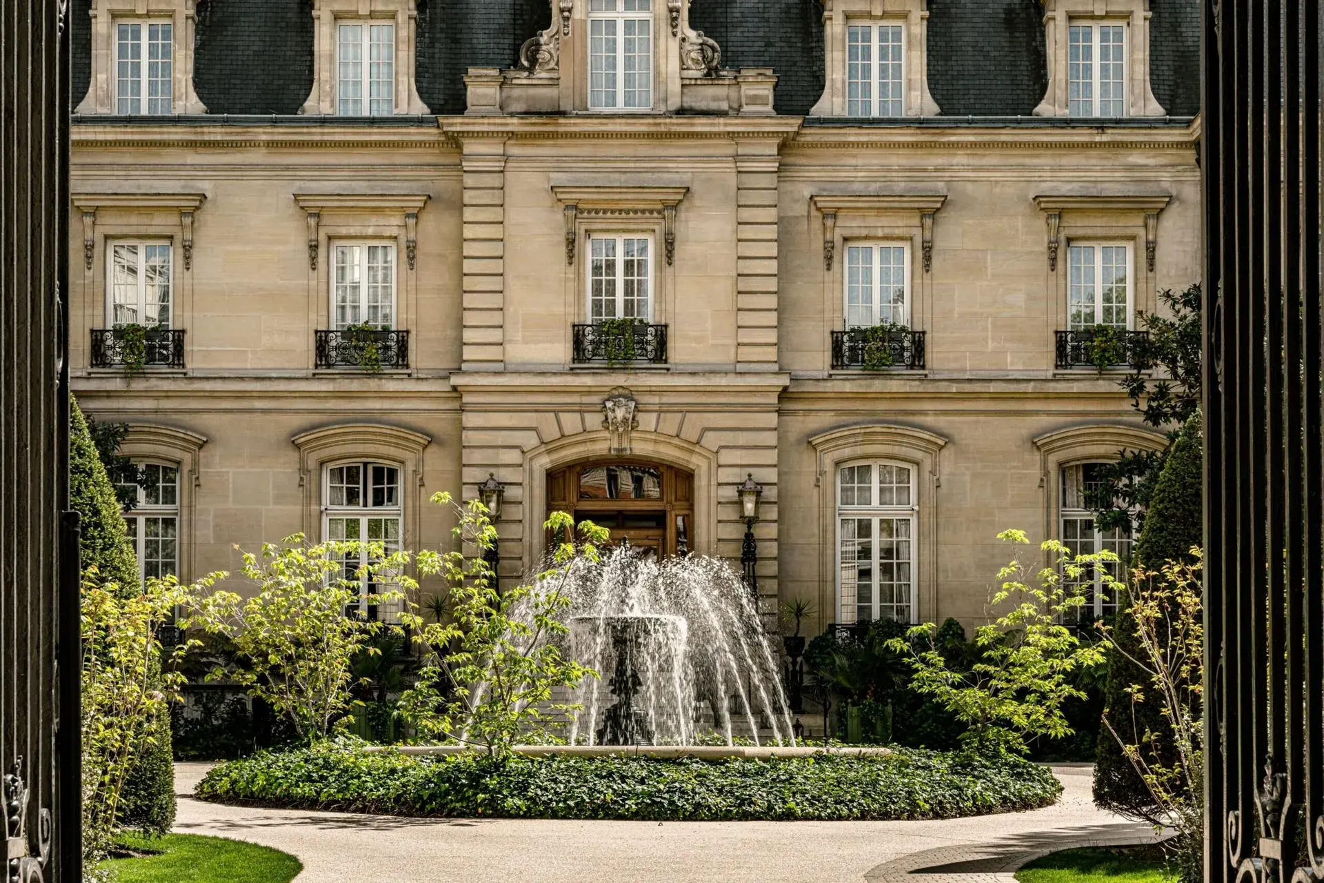 Client consultation and project presentation in a modern office