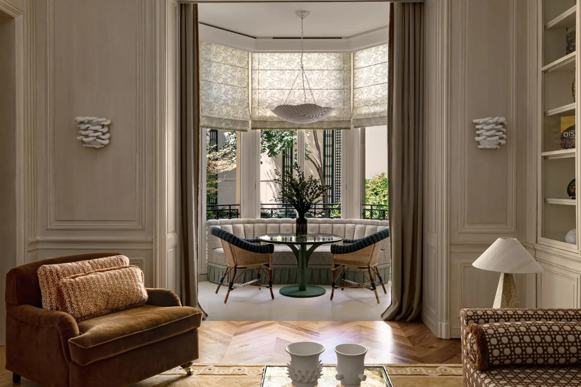 Professional partnership, corporate operations engagement Paris, France